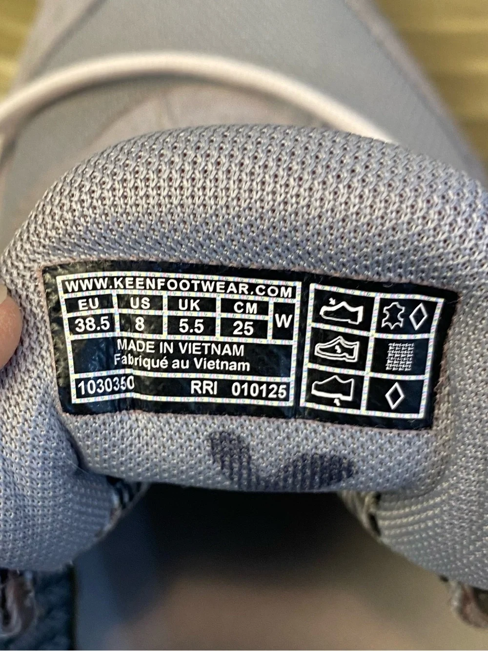 KEEN Sport Running Activewear Shoes Sneakers, size 8, grey, logo